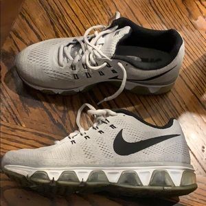 Nike tailwind 8